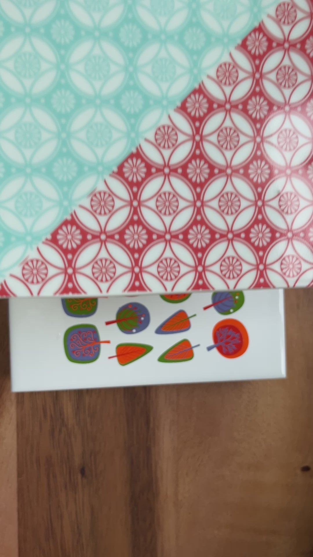 Décalcomanie à motif floral répétitif - Céramique Cône 6 - En-glaçure